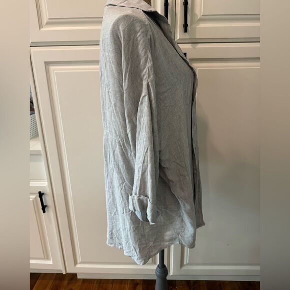 Dress forum button up blouse. Size small. - Picture 2 of 6